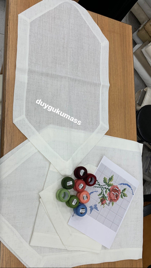 Üçgen Uçlu Köşe Çevrili Linen Kumaş Salon Set DK 40 Nolu Gül Ve Kelebek Şablon, İpler Dahil