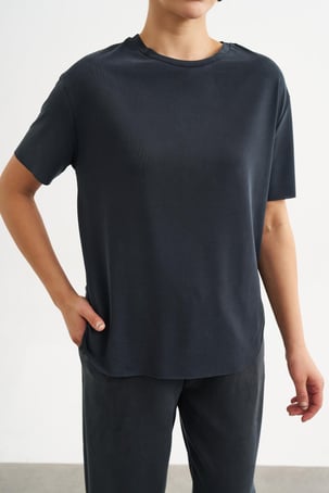 Lacivert Altı Asimetrik Kesimli Tshirt