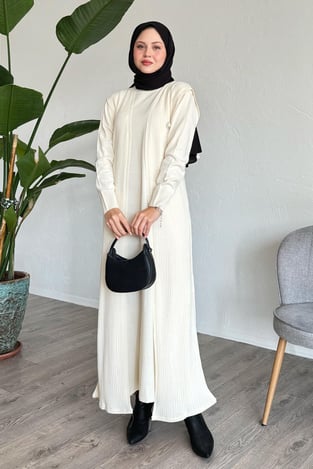 Brooch Detail Vest Knit Set in Cream