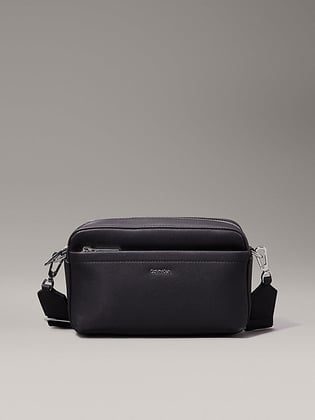 Calvin Klein Calvin Kleın Kadın İç Bölmeli Marka Yazı ve Logo Desenli Fermuar Kapamalı Siyah Omuz Çantası K60K612901-BEH