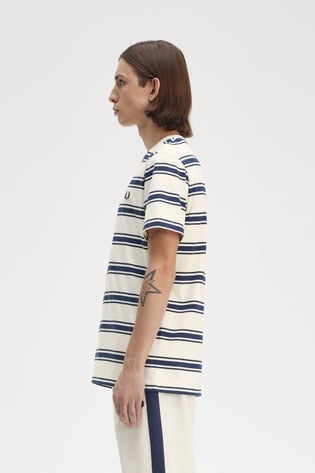 Fred Perry Fred Perry Erkek Pamuklu Jarse Kumaş Çizgili Desenli İşlemeli Logolu Kısa Kollu Ekru-Lacivert T-Shirt M9851-560