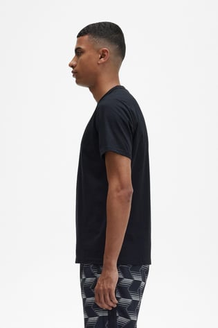 Fred Perry Fred Perry Erkek Regular Fit Yivli Yuvarlak Yaka Gögüs Ortası İşlemeli Kısa Kollu Siyah T-Shirt M4580-102