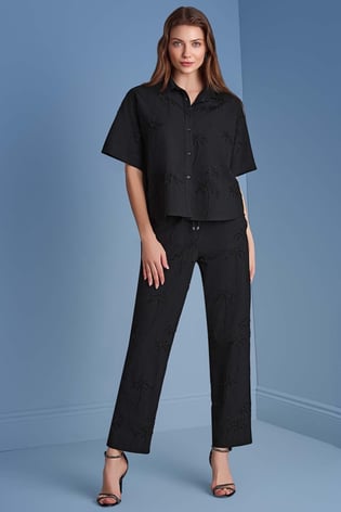 Guitar Guıtar Kadın Regular Fit Taşlı Çiçek Desenli Kısa Kollu Siyah Gömlek 25037-SHIRT-010