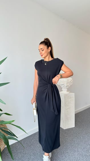 Siyah Bağlama Detaylı Modal Elbise 