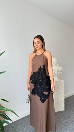 Kahve Sovia Önü İşlemeli Elbise 