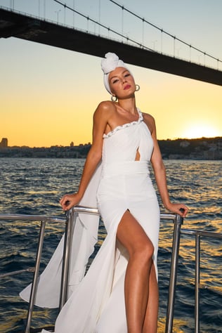 58333-6CARMENCarmen Ekru Tek Omuz Yırtmaçlı Şifon Nikah Elbisesi