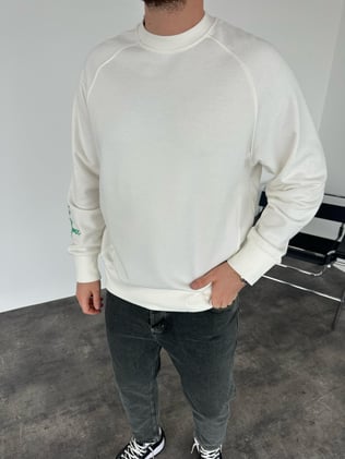 Beyaz Kol Nakış Detaylı Sweatshirt