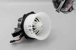 KALORİFER MOTORU AUDI A4 8K B8 A5 8T 8F7 Q5 8R 07>09 133-5x63-5 MM (KABLOLU)