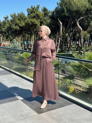 Önü ve Kollar Taş Pul İşlemeli Saten Takım Mürdüm