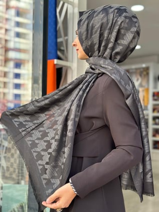 İthal Kazayağı Simli Şal Sİyah Rengi