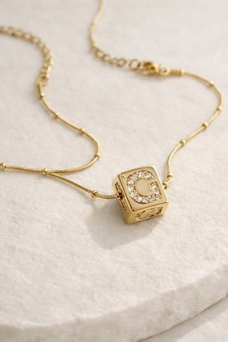 Küp Harf Kolye Gold G