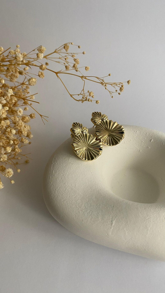 Gold mantar küpe