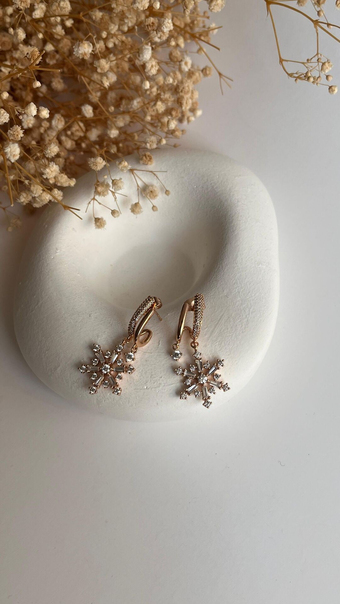 İkili taşlı rose gold kar tanesi küpe