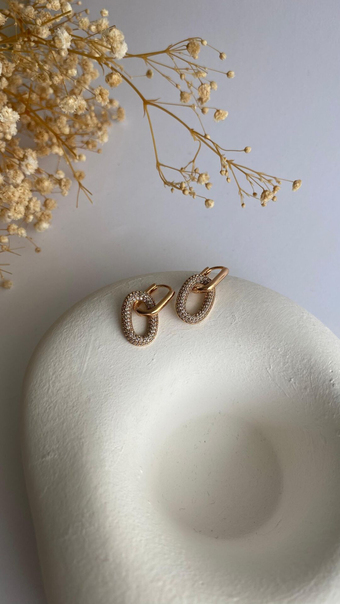 Oval halkalı taşlı küpe