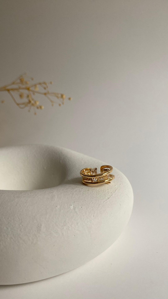 Rose gold  taşlı kıkırdak küpesi
