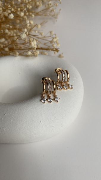 Rose gold Üçlü taşlı sallantılı küpe