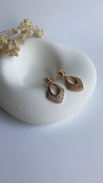Rose gold damla taşlı sallantılı küpe