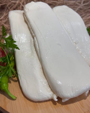 AZ TUZLU DİL PEYNİRİ 1 KG görseli.