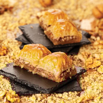 DİYARBAKIR CEVİZLİ BAKLAVA 1 KG görseli.