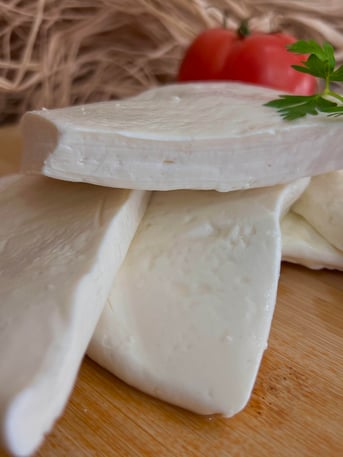 TAZE AZ TUZLU SALAMURA PEYNİR 1 KG görseli.