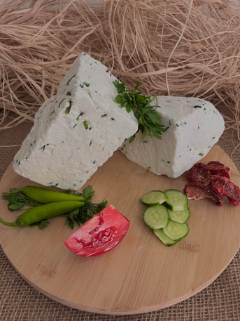 VAN OTLU PEYNİR 1 KG görseli.