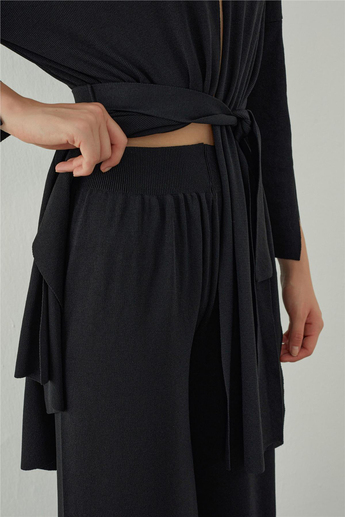 Siyah Boru Paça Basic Triko Pantolon