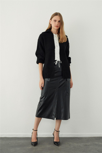 Polo neck low-cut knitted sweater
