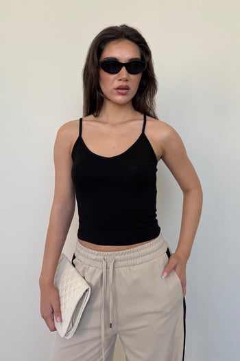 Siyah Askılı V Yaka Crop Top MG2454
