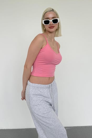 Şeker Pembe Askılı V Yaka Crop Top MG2454