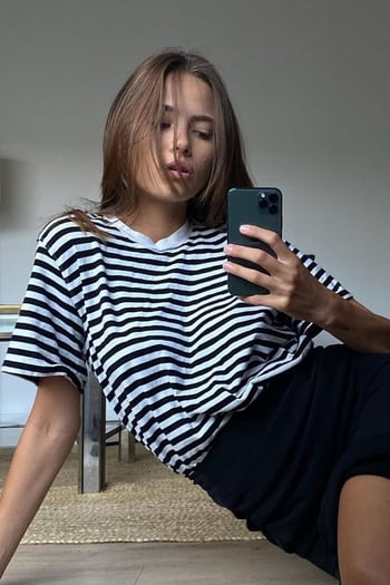 Beyaz Çizgili Bisiklet Yaka Tişört MG 