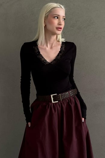 Siyah V Yaka Dantelli Kadın Bluz MG2633