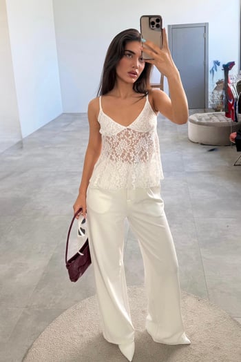 Beyaz Askısı Ayarlanabilir Dantelli Bluz MG2348