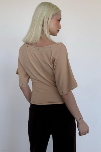 Taş Rengi Off Shoulder Metal Detaylı Kadın Bluz MG2671