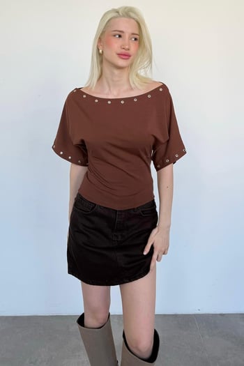 Kahverengi Off Shoulder Metal Detaylı Kadın Bluz MG2671