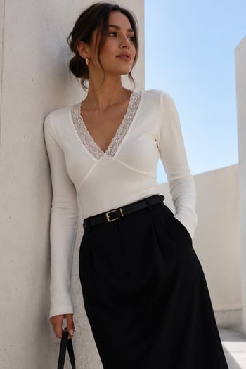 Beyaz V Yaka Dantelli Kadın Bluz MG2633