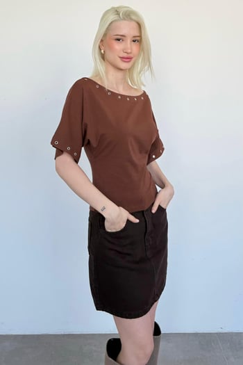 Kahverengi Off Shoulder Metal Detaylı Kadın Bluz MG2671