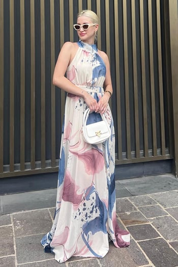 Pembe Halter Yaka Yırtmaç Detaylı Desenli Uzun Elbise MG2162