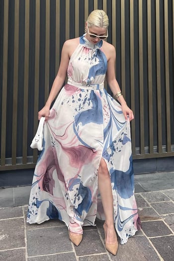Pembe Halter Yaka Yırtmaç Detaylı Desenli Uzun Elbise MG2162