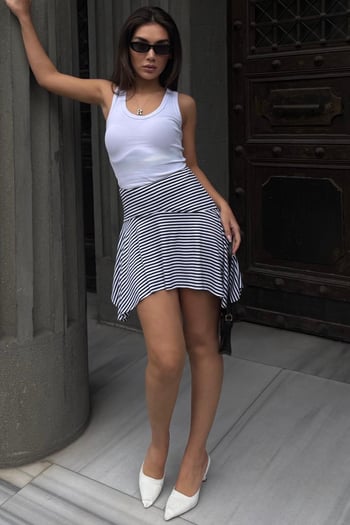 Siyah Çizgili Asimetrik Çizgili Etek MG2698