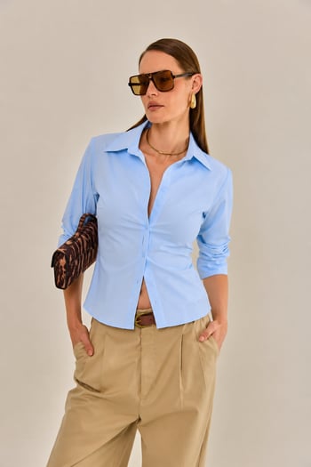 Açık Mavi Vücuda Oturan Slim Fit Kadın Gömlek MG2659