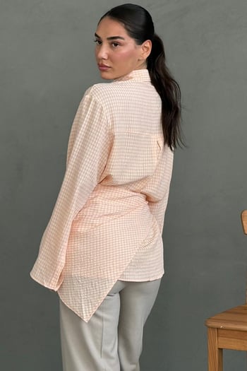 Pembe Fular Detaylı Kare Desenli Kadın Gömlek MG2783
