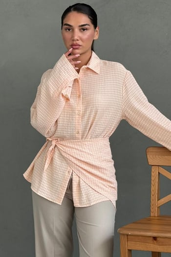 Pembe Fular Detaylı Kare Desenli Kadın Gömlek MG2783