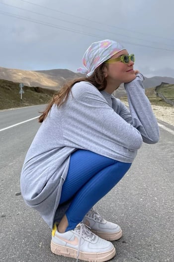 Gri Basic Bisiklet Yaka Kadın Sweatshirt MG1691