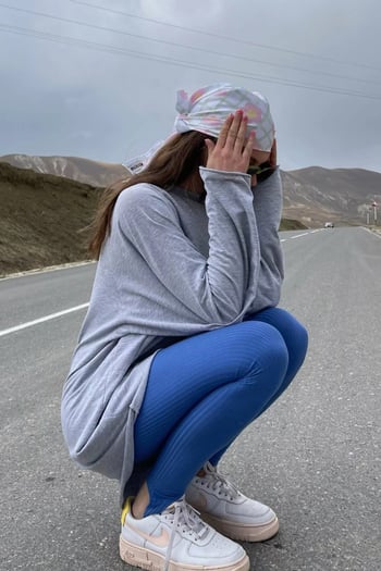 Gri Basic Bisiklet Yaka Kadın Sweatshirt MG1691