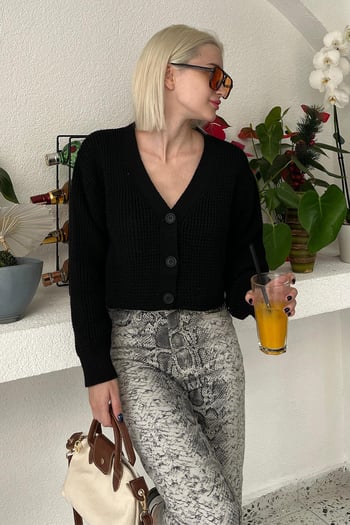 Siyah Uzun Kollu Düğmeli Crop Hırka MG2198