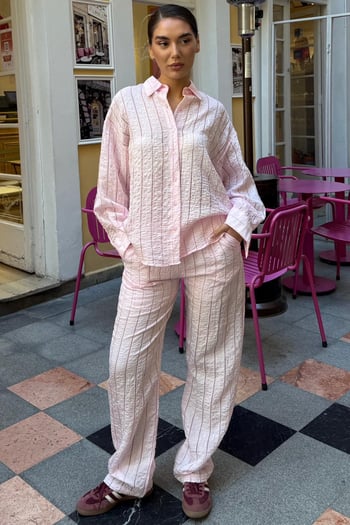 Pembe Transparan Relax Fit Çizgili Takım MG2740
