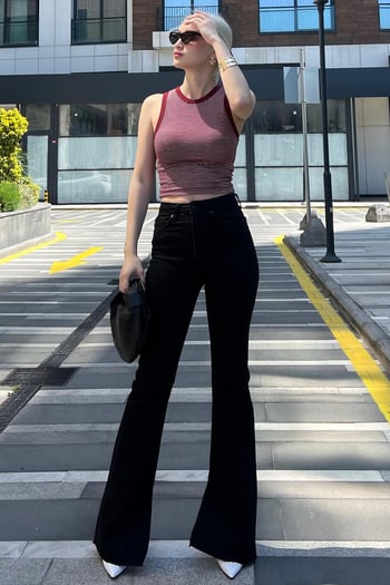 Women Black Bell Bottom Cut Jeans MG1518