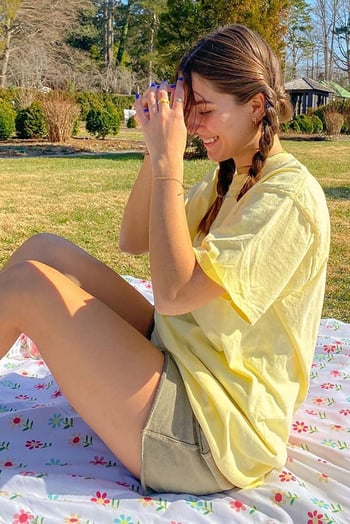Sarı Baskılı Oversize Yuvarlak Yaka Kadın Tişört