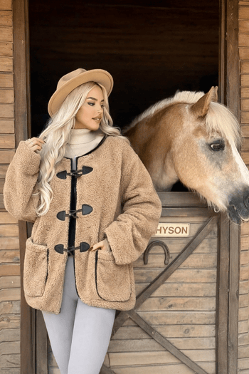 Sütlü Kahve Düğmeli Peluş Kadın Mont Mg2531