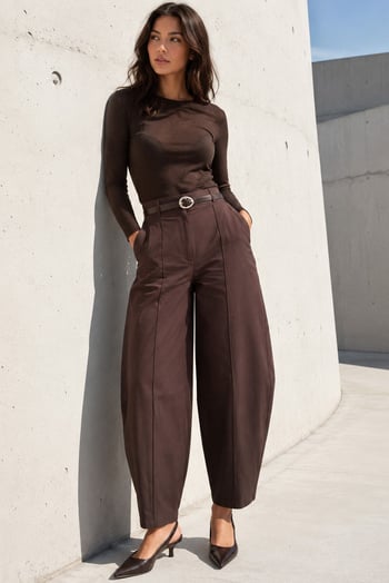 Kahverengi Modern Kesim Kemerli Yüksek Bel Bol Paça Kumaş Pantolon MG2618